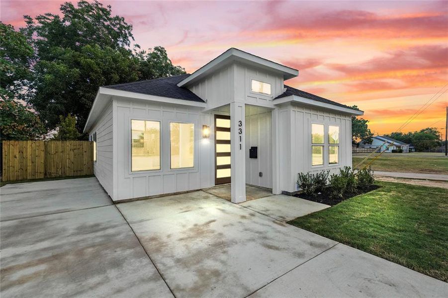 Front exterior of a new home in , Dallas, TX, highlighting curb appeal (Image 15). Front exterior of a new home in , Dallas, TX, highlighting curb appeal (Image 15).