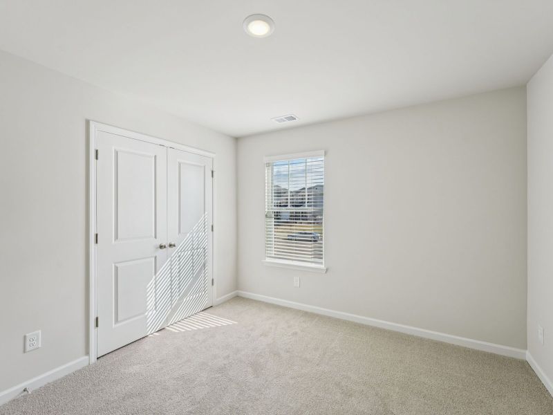 Spacious, unfurnished interior of a new home in Westmont Preserve, Powder Springs (Image 20).