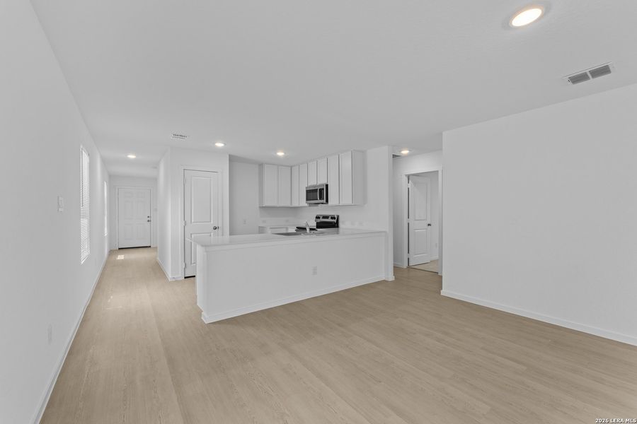 Spacious, unfurnished interior of a new home in Higdon Crossing, San Antonio (Image 13). Spacious, unfurnished interior of a new home in Higdon Crossing, San Antonio (Image 13).