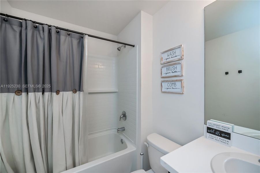 Furnished interior view inside a new home in , Labelle (Image 45).