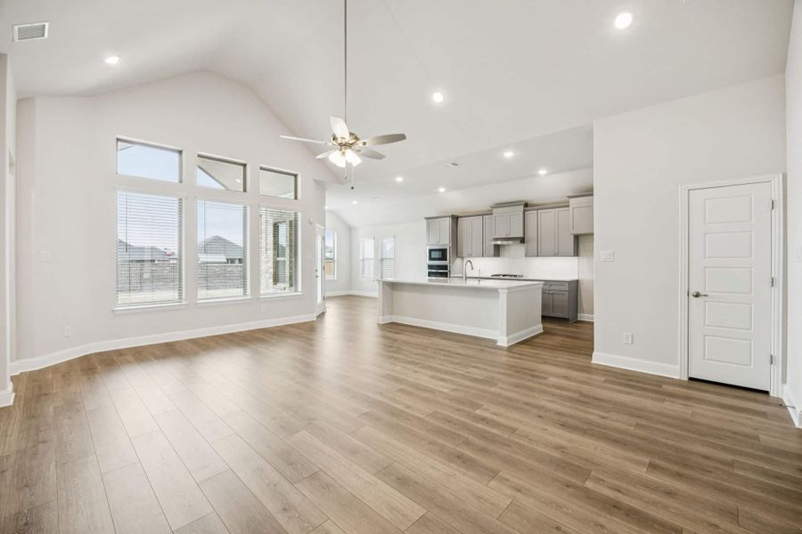 Spacious, unfurnished interior of a new home in Las Lomas, Forney (Image 23).