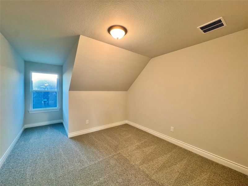 Spacious, unfurnished interior of a new home in Lexington Heights, Willis (Image 19).