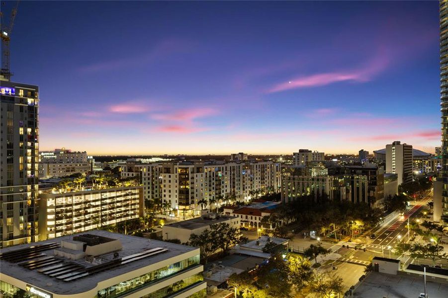 Condo located in St. Petersburg, FL showcasing its design and architecture (Image 4). Condo located in St. Petersburg, FL showcasing its design and architecture (Image 4).