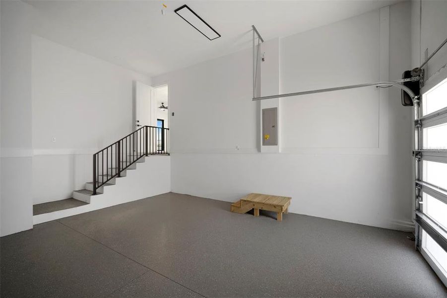 Spacious, unfurnished interior of a new home in , Apollo Beach (Image 38).