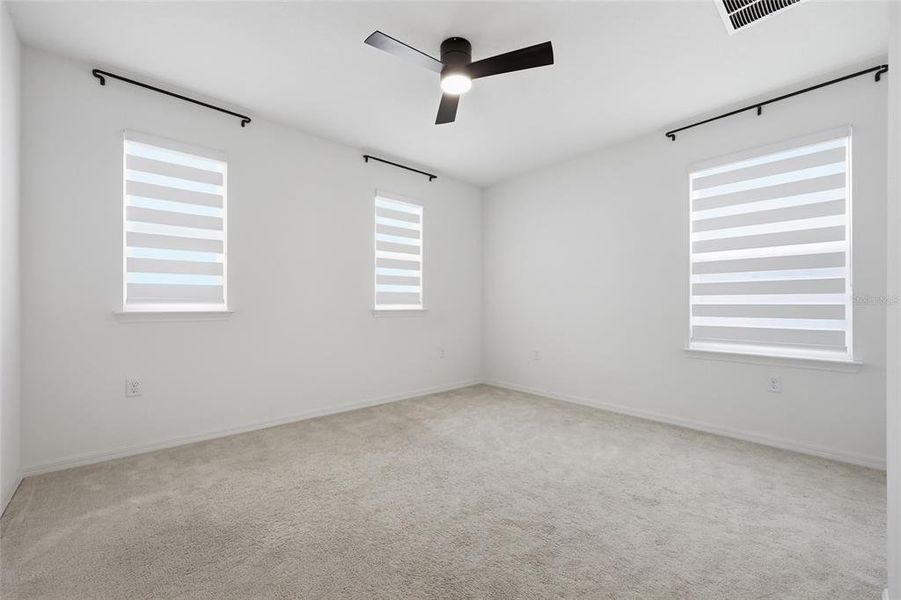 Spacious, unfurnished interior of a new home in , Orlando (Image 27).