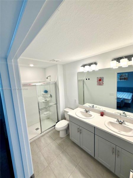 Furnished interior view inside a new home in , Kissimmee (Image 15).