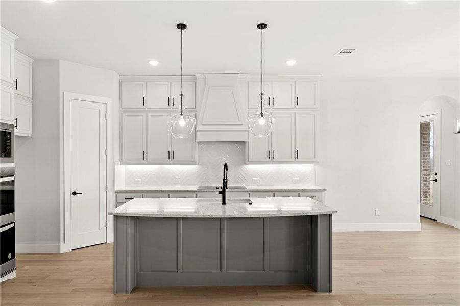 22. 160 Waterview - Kitchen