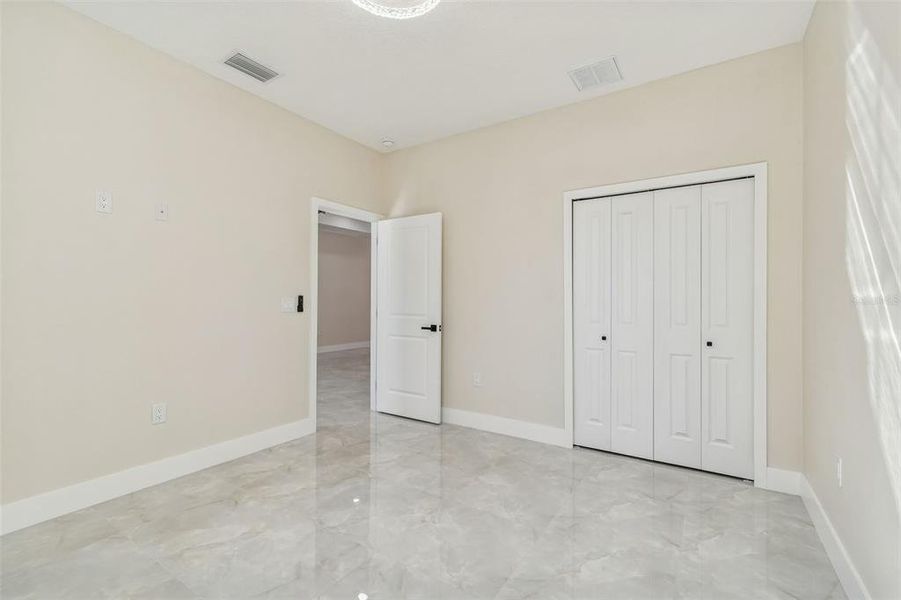 Spacious, unfurnished interior of a new home in , Tampa (Image 17).