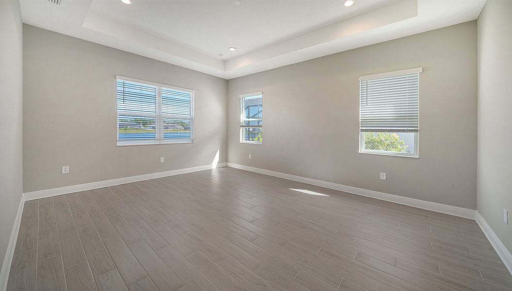 Spacious, unfurnished interior of a new home in Grand Palm, Venice (Image 22).