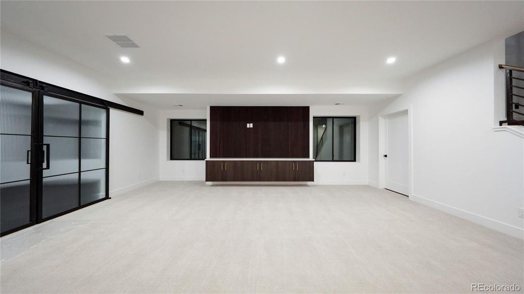 Spacious, unfurnished interior of a new home in , Golden (Image 22).