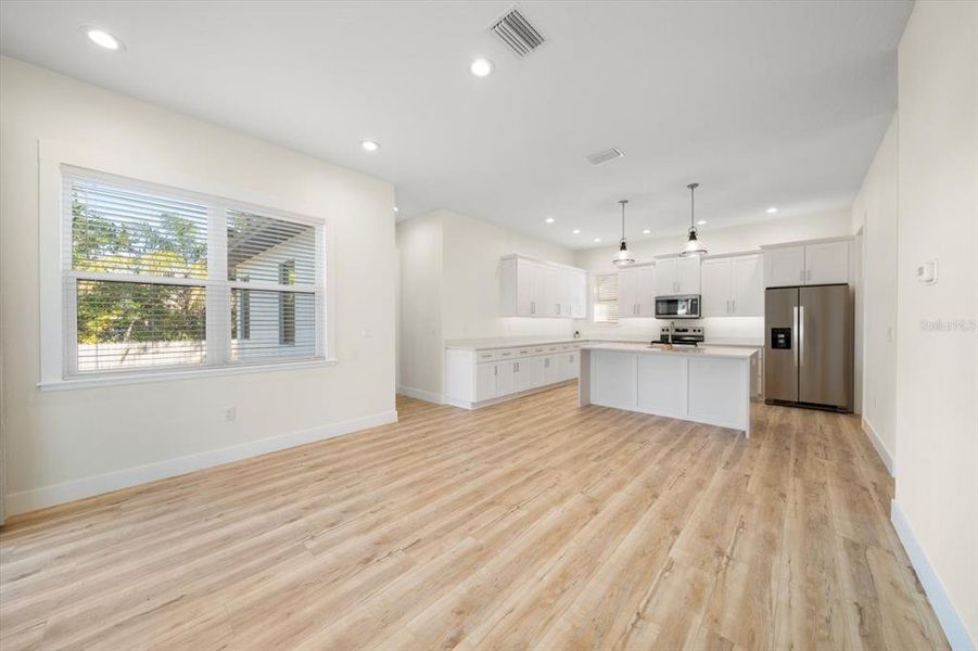 Spacious, unfurnished interior of a new home in , Largo (Image 46).