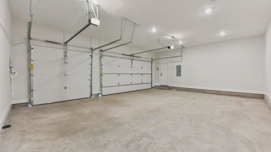 Representative unfurnished interior of a home built from the Franklin by Chesmar Homes in Feathergrass, Florence (Image 35).
