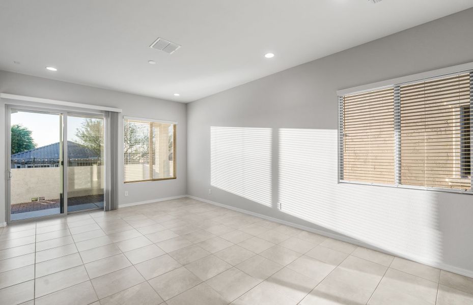 Spacious, unfurnished interior of a new home in Sun City Festival, Buckeye (Image 18).