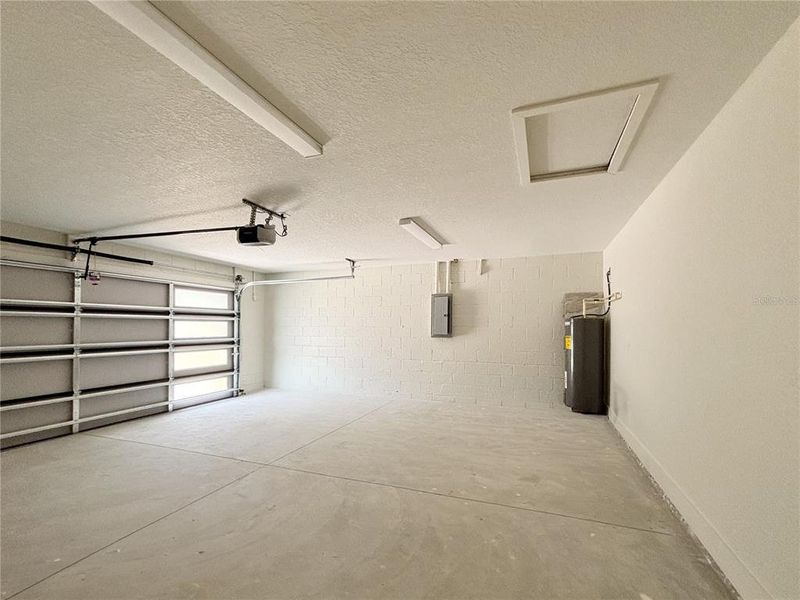 Spacious, unfurnished interior of a new home in , Dunnellon (Image 24).