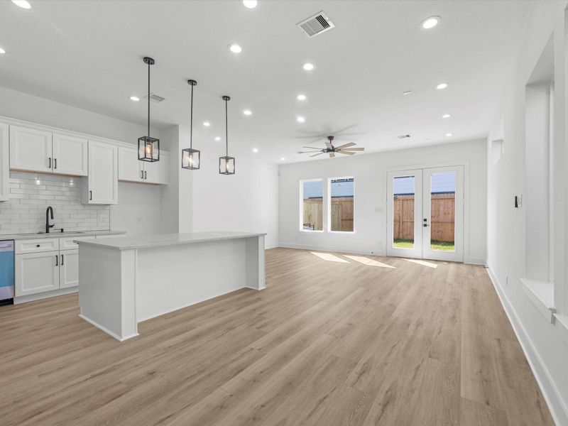 Spacious, unfurnished interior of a new home in , Houston (Image 26).