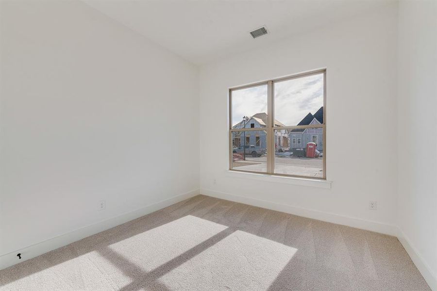 Spacious, unfurnished interior of a new home in Quail Hollow, Rockwall (Image 27).