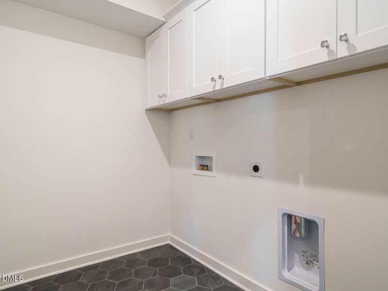 009-1280x960-laundry-room