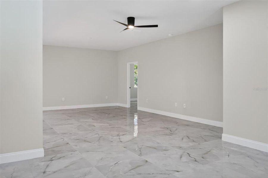Spacious, unfurnished interior of a new home in , Ocala (Image 14).