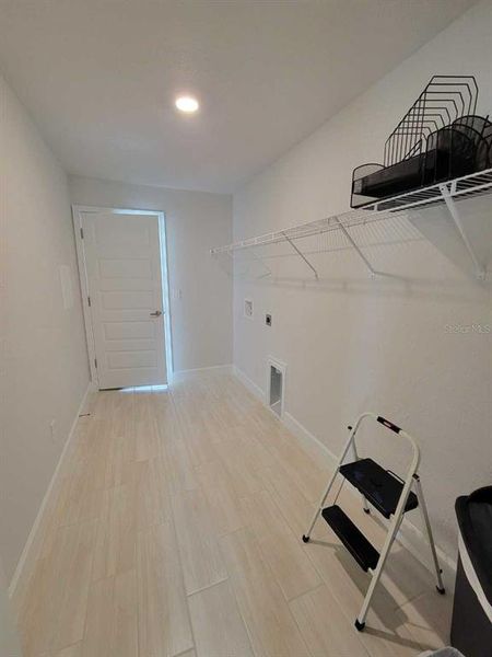 Spacious, unfurnished interior of a new home in , Ocala (Image 18).