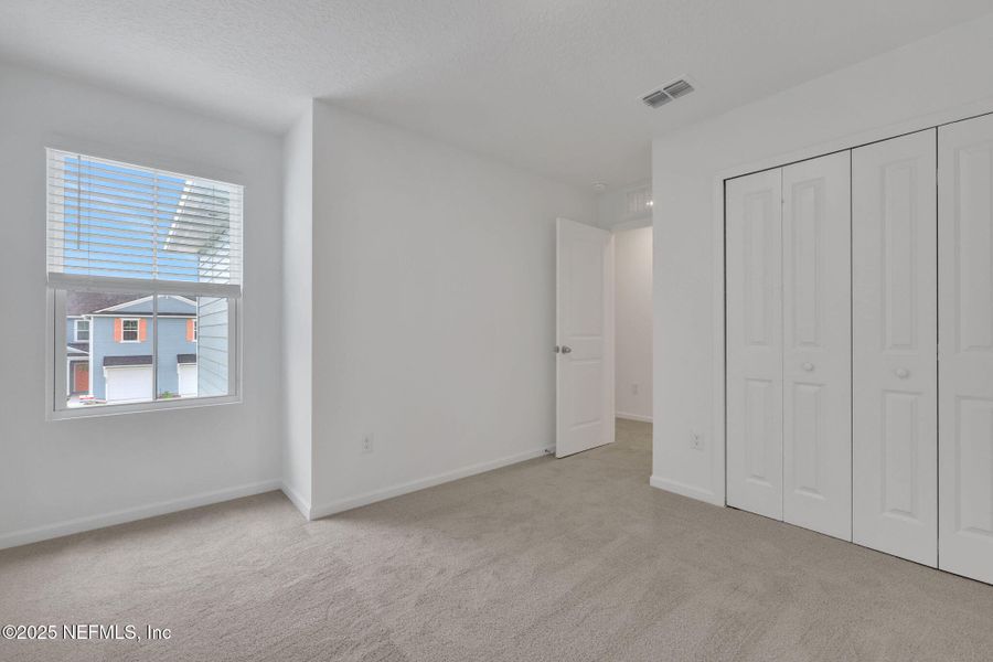 Spacious, unfurnished interior of a new home in Atlantis Pointe, Middleburg (Image 14).