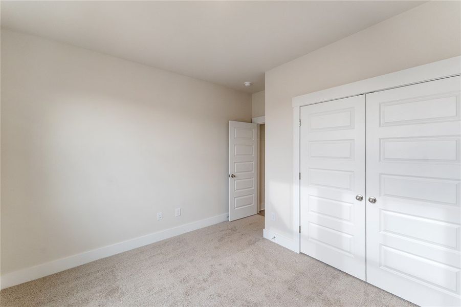 Spacious, unfurnished interior of a new home in Eagle Creek, Central (Image 23).