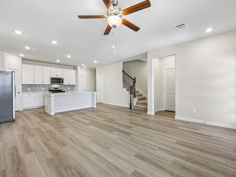 Spacious, unfurnished interior of a new home in Oak Ridge Park, Corinth (Image 11).