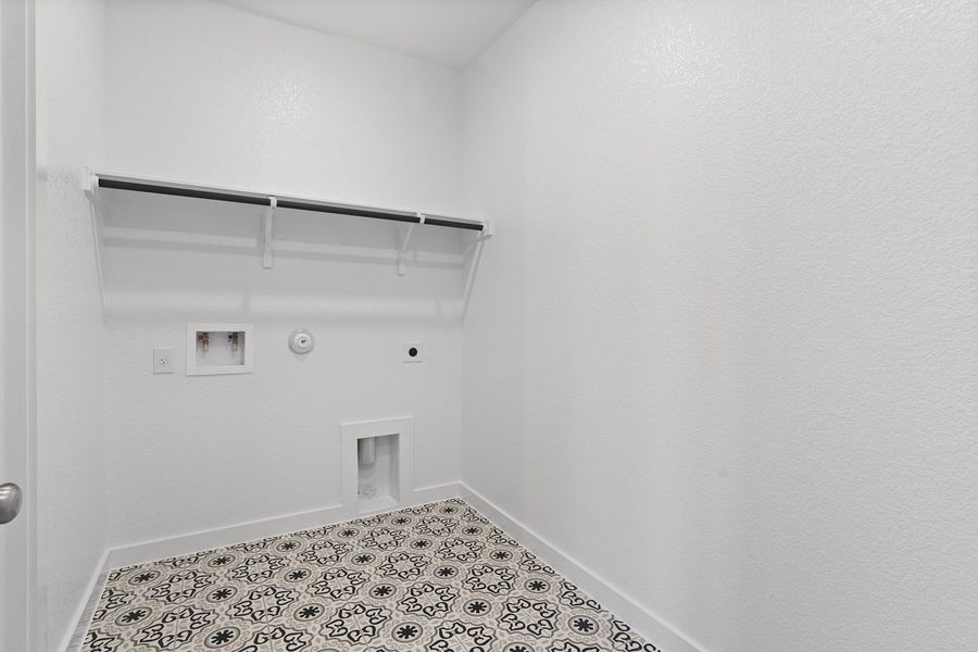 Spacious, unfurnished interior of a new home in Lariat, Liberty Hill (Image 33).