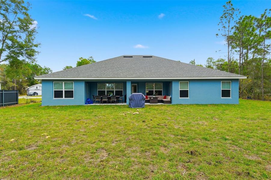 Exterior details and patio area of a home in Royal Highlands, Weeki Wachee (Image 31).
