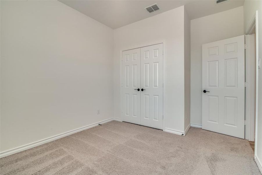 Spacious, unfurnished interior of a new home in Cottonwood Creek, Seagoville (Image 10).