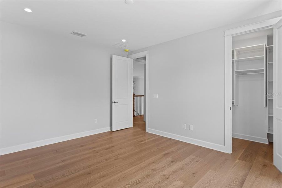 Spacious, unfurnished interior of a new home in , Tampa (Image 57).