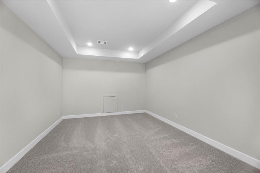 Spacious, unfurnished interior of a new home in Austin Point, Richmond (Image 19).