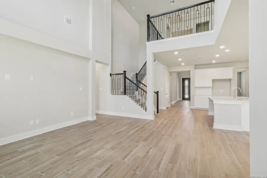 Spacious, unfurnished interior of a new home in Fox Falls, Boerne (Image 16).