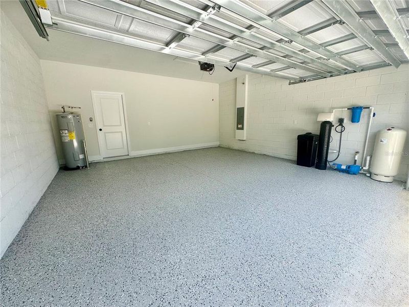 Spacious, unfurnished interior of a new home in , Palm Bay (Image 31).