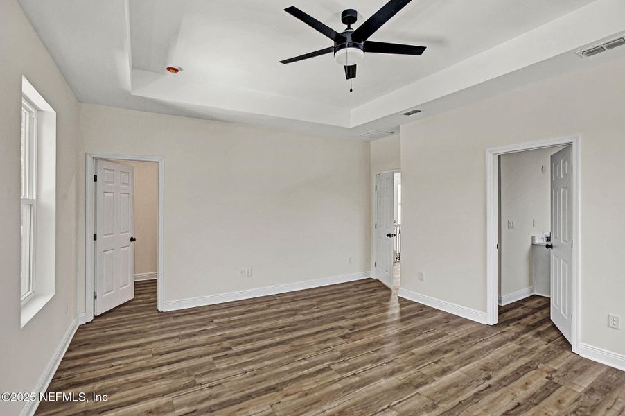 Spacious, unfurnished interior of a new home in , Jacksonville (Image 18).