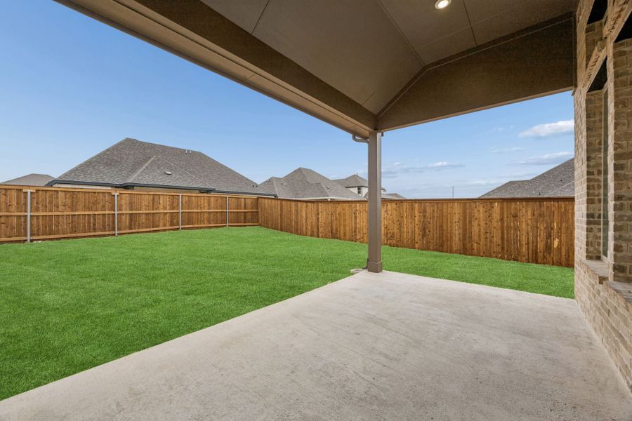 Exterior details and patio area of a home in Dove Hollow, Waxahachie (Image 19).