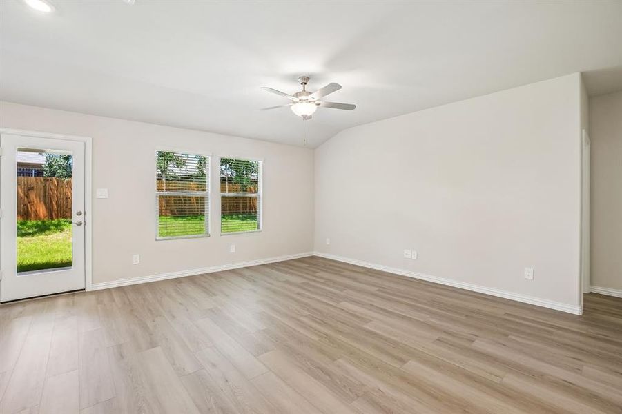 Spacious, unfurnished interior of a new home in Stella Hills, Denton (Image 31).