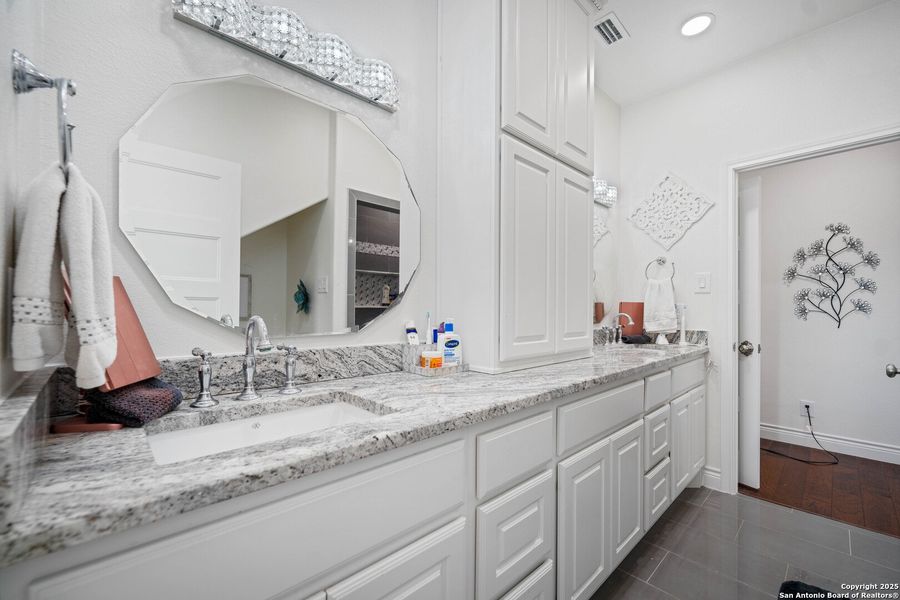 Furnished interior view inside a new home in , Kenedy (Image 53).