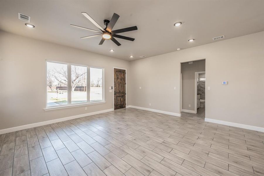 Spacious, unfurnished interior of a new home in , Bridgeport (Image 14).