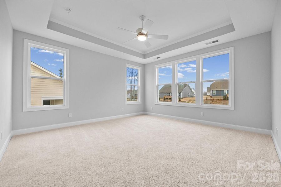 Spacious, unfurnished interior of a new home in Handsmill on Lake Wylie, York (Image 21).