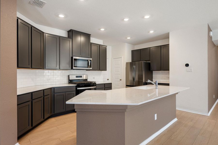 Refrigerator Conveys Refrigerator Conveys