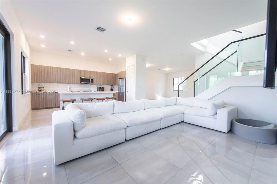 Furnished interior view inside a new home in , Miramar (Image 4).