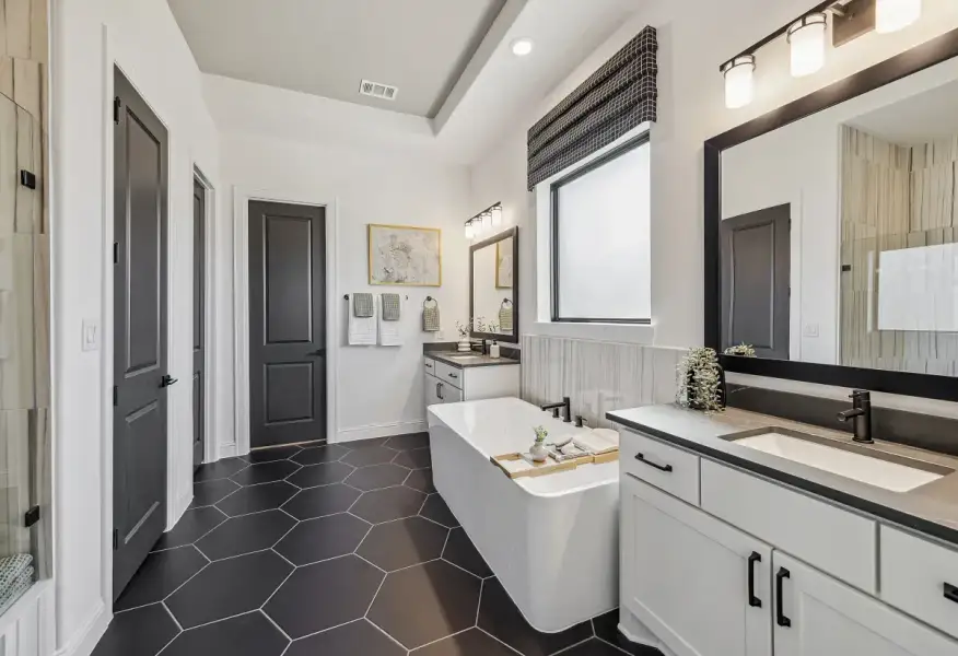 Plan 5039 Primary Bath - Staged - 13 of 22