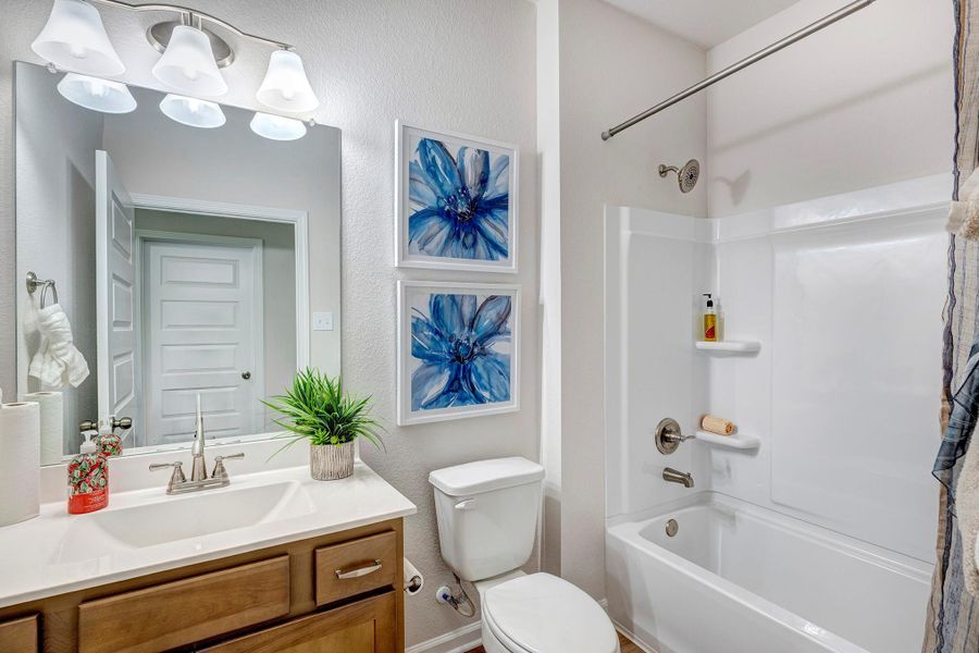 Photo shown is of a staged model home and should be used for illustration purposes only. Actual home features, finishes, color, upgrades and layout may vary. Furniture not included.