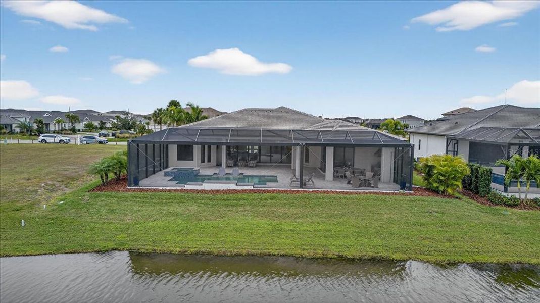 Exterior details and patio area of a home in , Bradenton (Image 44).