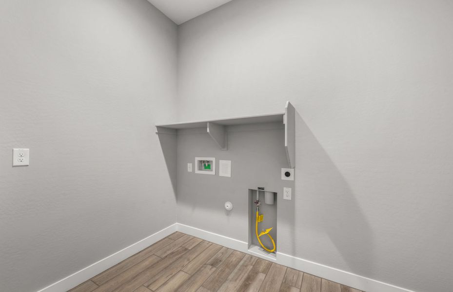 Spacious, unfurnished interior of a new home in Visara, Surprise (Image 27).