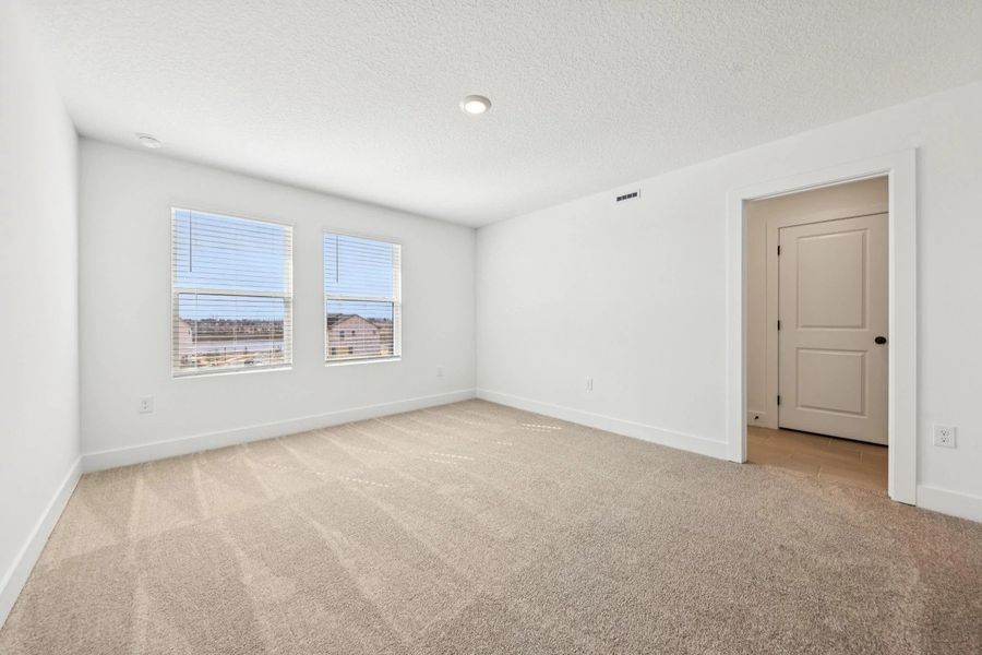 Spacious, unfurnished interior of a new home in Parkview at Hamlin, Winter Garden (Image 27).