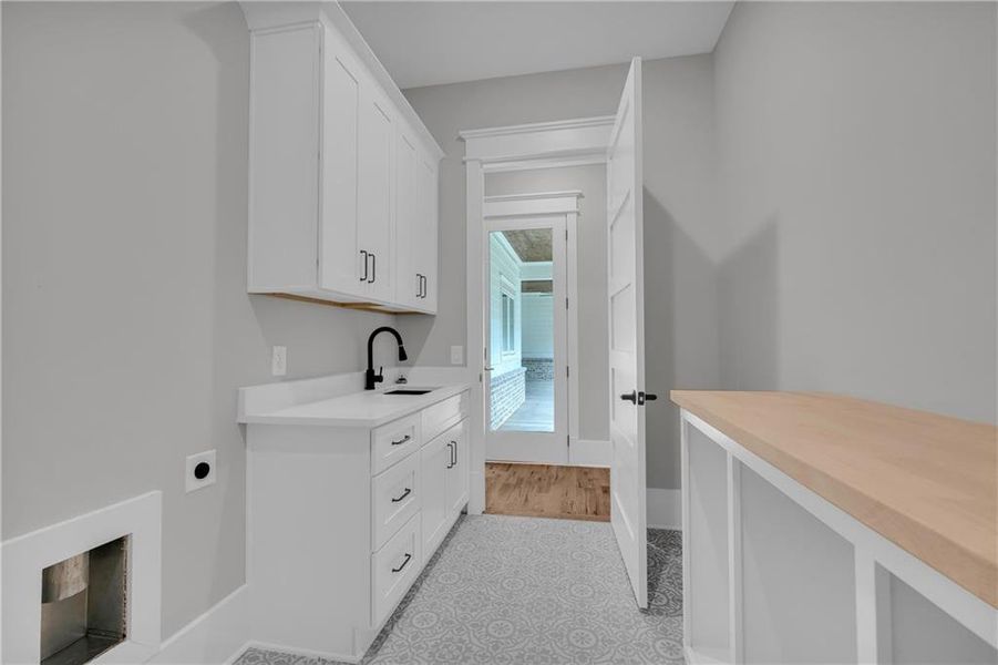 Furnished interior view inside a new home in , Monroe (Image 19).