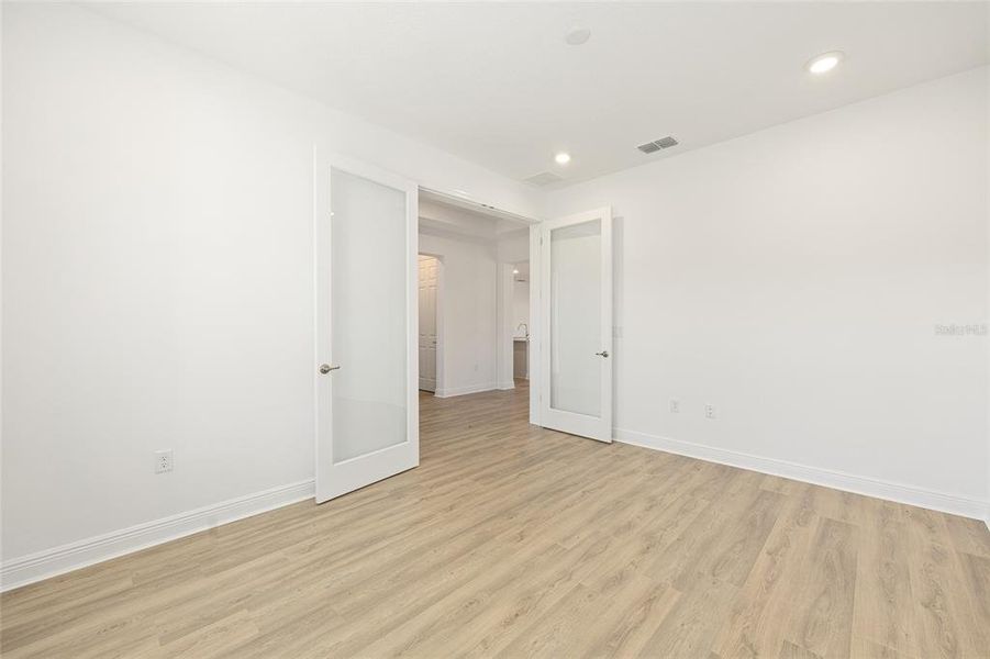 Spacious, unfurnished interior of a new home in , Ocala (Image 15).