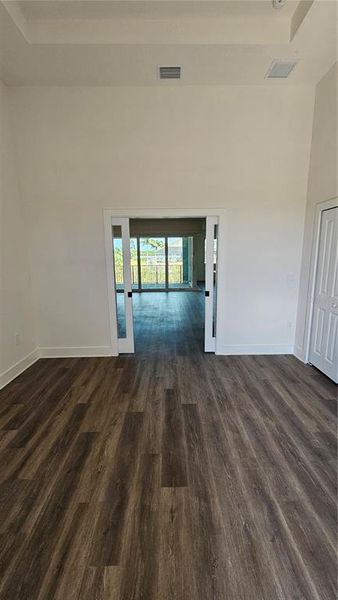 Spacious, unfurnished interior of a new home in , Port Charlotte (Image 13).