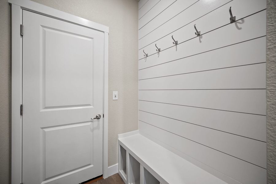 Spacious, unfurnished interior of a new home in Trails at Aspen Ridge-3, Colorado Springs (Image 19).